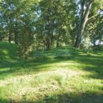 Unmerklich, aber effektvoll wurde das Gelände des Parks gestaltet, der viele alte Bäume beherbergt.