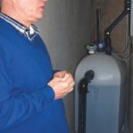 In den Kellerräumen unter den Toiletten: Der Tank für den reinen Urin, aus dem die Wertstoffe Phosphatund Stickstoff gewonnen werden.
