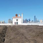 Produktion von Biogemüse mit Blick auf Manhattan.