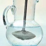 Der fertige Glaskrug mit dem Pulsator zur Aktivierung