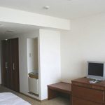 Eins der über 200 Zimmer vor und nach der Renovierung