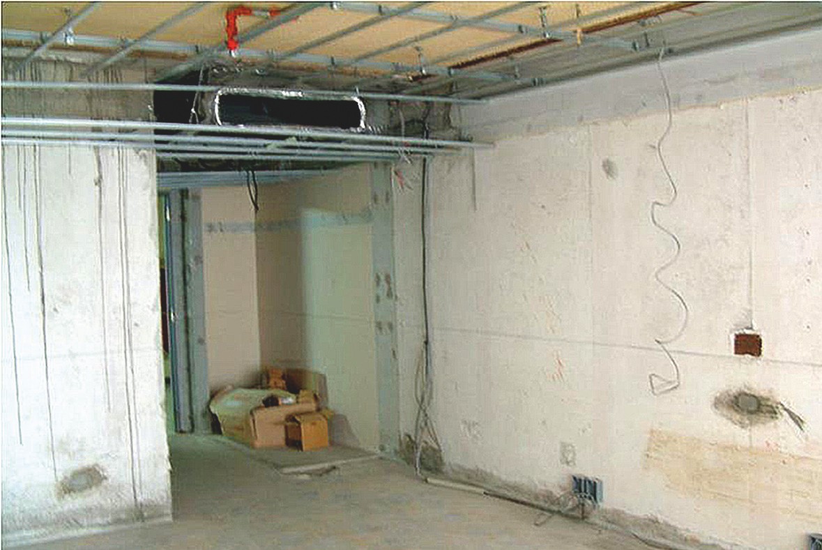 Eins der über 200 Zimmer vor und nach der Renovierung