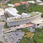 Ein elegant dem Hügel angepasstes Gebäude: Das Costa Vista Hotel