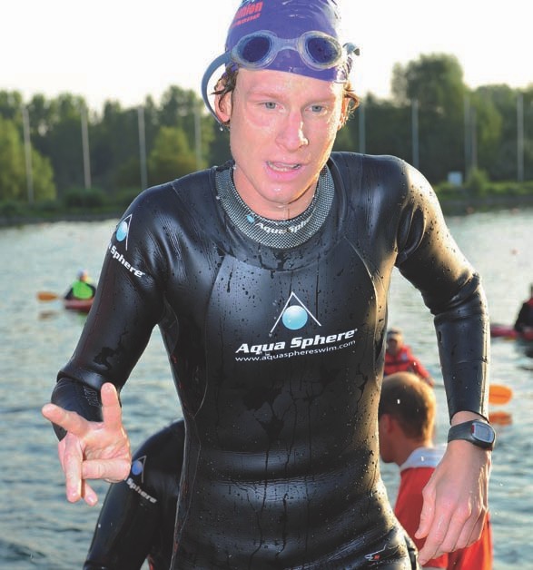 Schwimmen, Radfahren, Laufen – Um diese Belastung durchzuhalten, muss der Körper nicht nur optimal vorbereitet, sondern auch während des Wettkampfs optimal versorgt werden. Die regelmäßige Flüssigkeitszufuhr sowie die Versorgung mit Salz und Mineralien sind die Voraussetzung für den Erfolg.