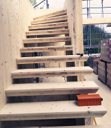 Treppe aus Fensterausschnitten